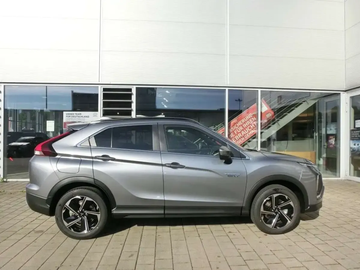 Begagnad Mitsubishi Eclipse Cross Plus 188 HK (138 kW) 2023 Grå SUV