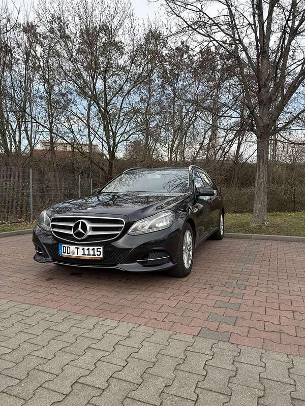 Gebraucht Mercedes E200 Elegance 136 PS (100 kW) 2016 Schwarz Kombi