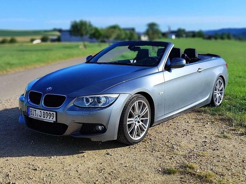 Grau Gebraucht 2011 BMW 118 Cabriolet M Sport Cabrio | 13.900 € (Teuer) - Bild 1/4