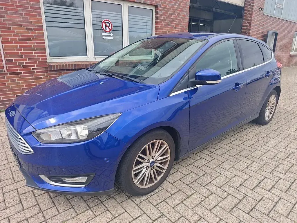 Gebraucht Ford Focus Titanium 125 PS (91 kW) 2016 Blau Limousine