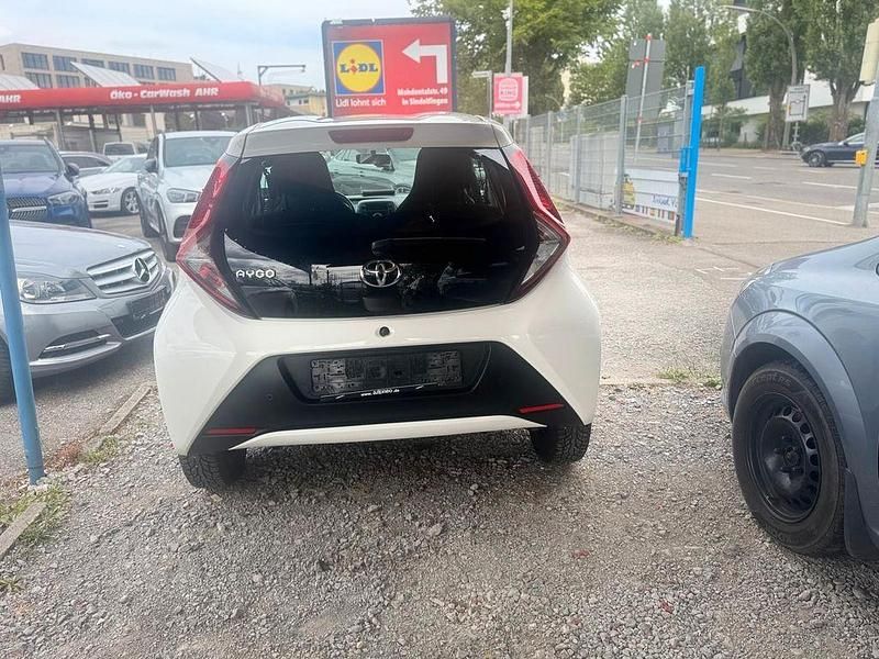 Gebraucht Toyota Aygo X-play 72 PS (52 kW) 2020 Weiß Kleinwagen