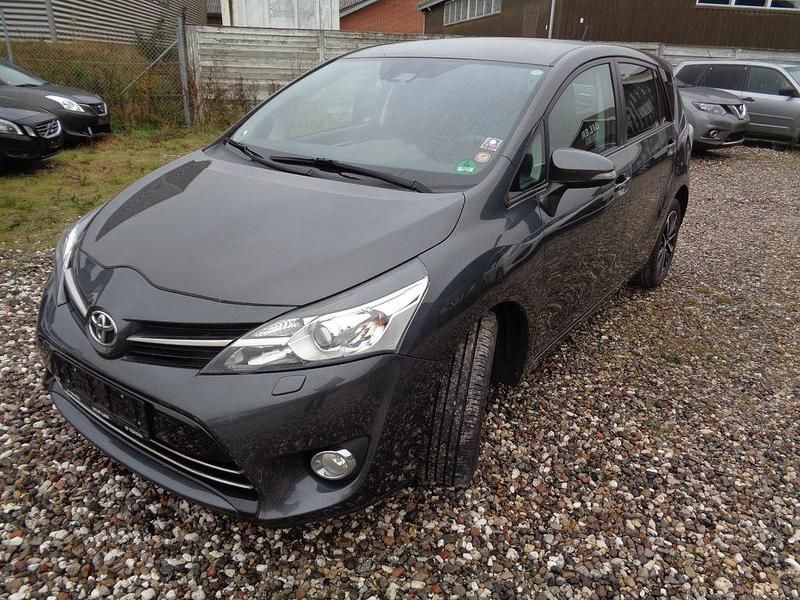 Grau Gebraucht 2017 Toyota Verso Edition-S Van / Kleinbus | 6.800 € (Guter Preis) - Bild 1/4