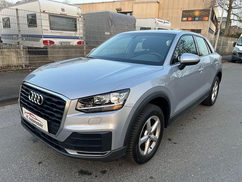 Gebraucht Audi Q2 Basis 116 PS (85 kW) 2018 Silber SUV