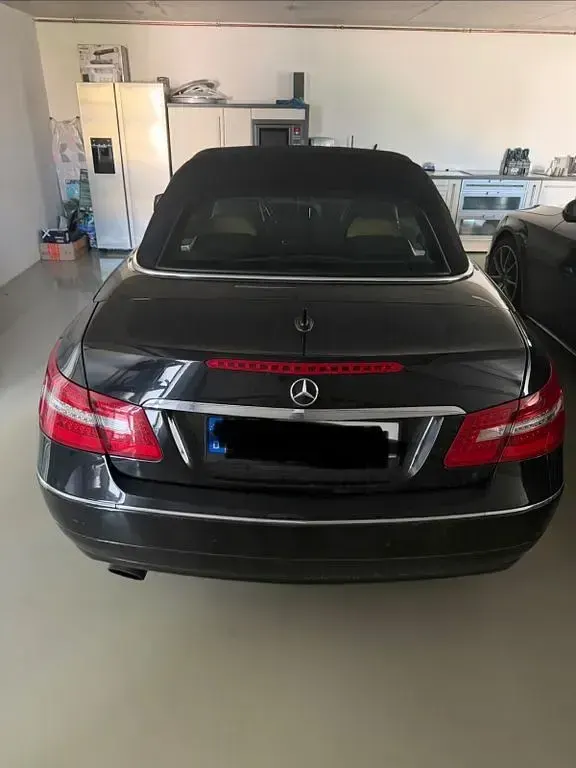 Gebraucht Mercedes E200 Elegance 184 PS (135 kW) 2011 Schwarz Cabrio
