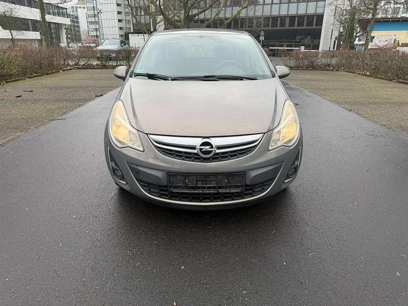 Gebraucht Opel Corsa Active 86 PS (63 kW) 2013 Muskatgrau/muskat braun(m2) Kleinwagen