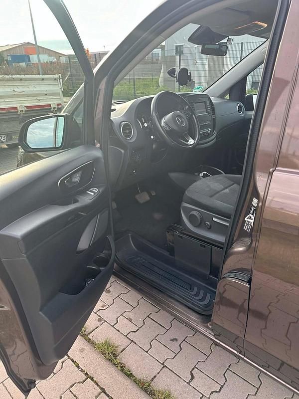 Gebraucht Mercedes Vito 163 PS (119 kW) 2017 Braun Van