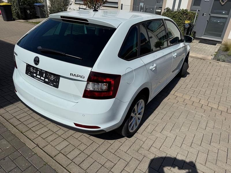 Gebraucht Skoda Rapid Clever 95 PS (69 kW) 2019 Weiß Kleinwagen