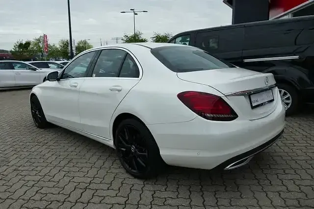 Gebraucht Mercedes C180 156 PS (114 kW) 2018 Weiss Limousine