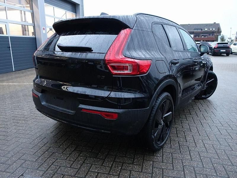 Używany Volvo XC40 Plus 163 KM (119 kW) 2025 Czarny SUV