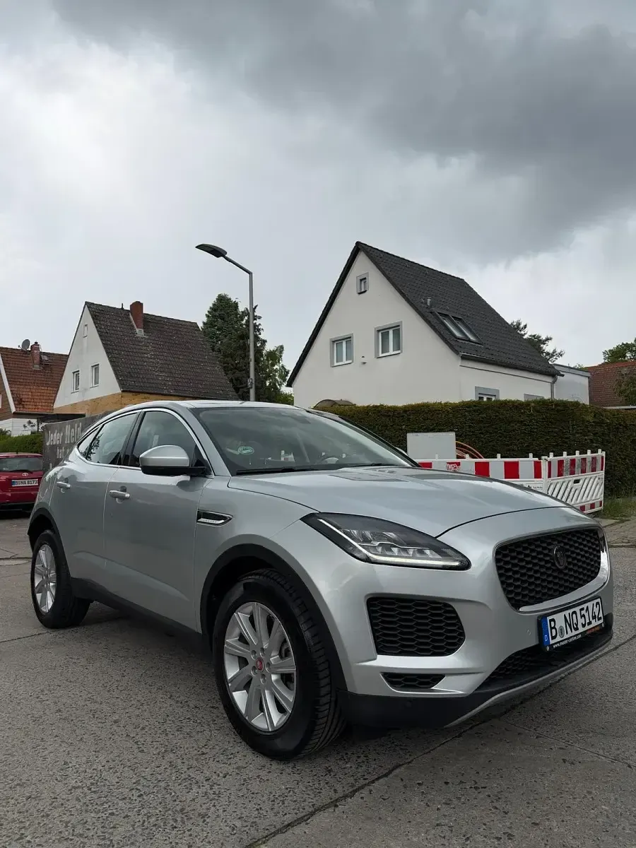 Begagnad Jaguar E-Pace 200 HK (147 kW) 2018 Silver SUV