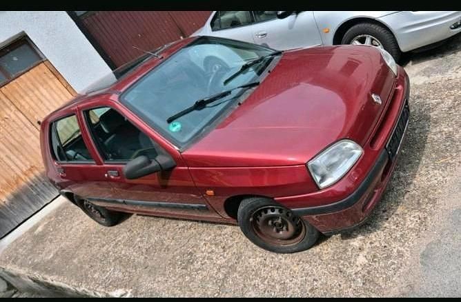 Rot Gebraucht 1995 Renault Clio Kleinwagen | 350 € - Bild 1/4