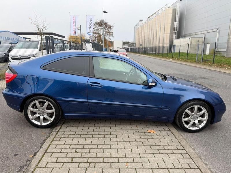 Gebraucht Mercedes C200 163 PS (119 kW) 2001 Blau Coupé