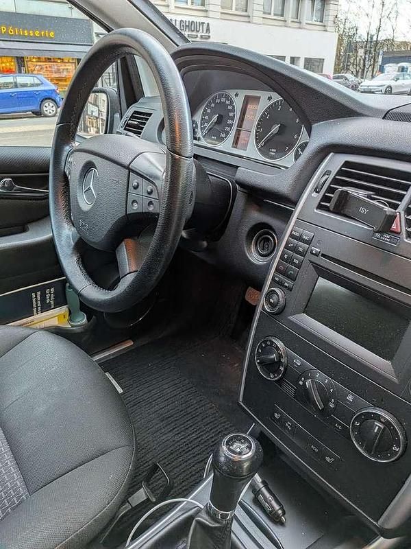 Gebraucht Mercedes B180 116 PS (85 kW) 2011 Schwarz Van / Kleinbus