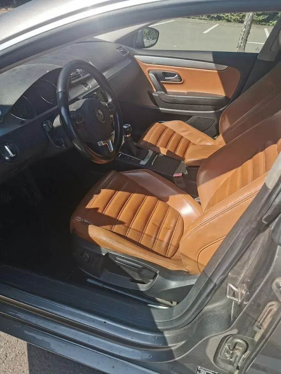 Gebraucht VW Passat 140 PS (102 kW) 2012 Braun Coupé