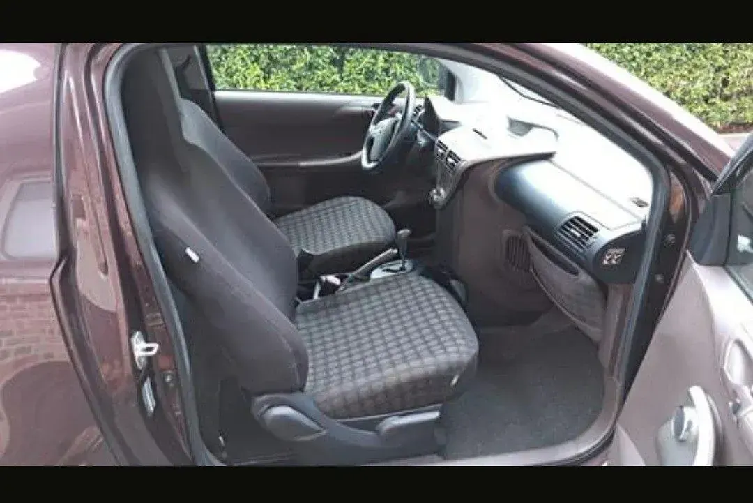 Gebraucht Toyota iQ 68 PS (50 kW) 2009 Violet Kleinwagen