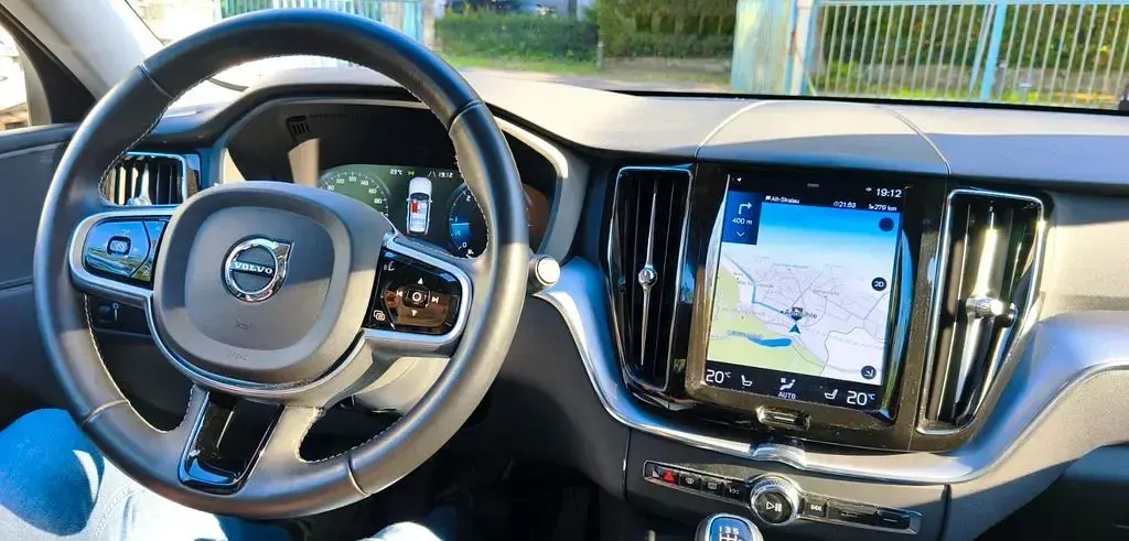 Gebraucht Volvo XC60 Momentum 150 PS (110 kW) 2019 Weiß SUV