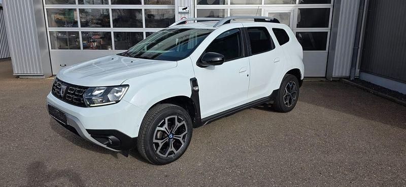 Gebraucht Dacia Duster Celebration 150 PS (110 kW) 2021 Weiß SUV