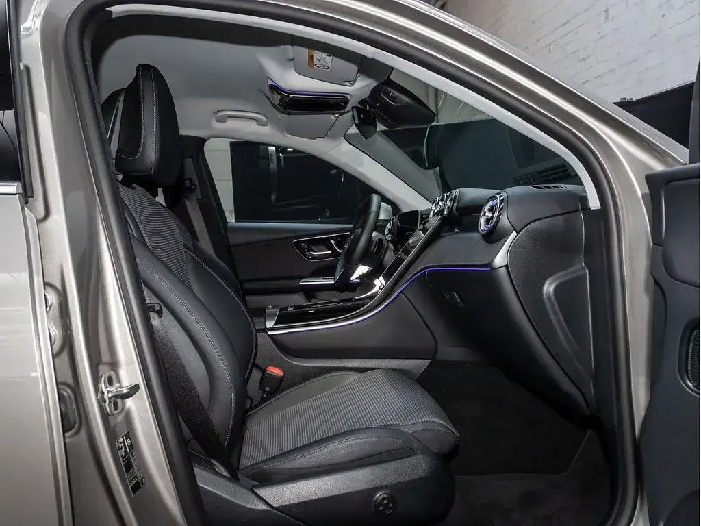 Gebraucht Mercedes GLC300 197 PS (144 kW) 2024 Silber / mojavesilber (metallic) SUV