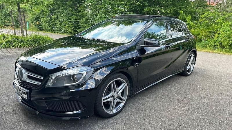 Schwarz Gebraucht 2013 Mercedes A200 AMG line Limousine | 14.300 € (Fairer Preis) - Bild 1/4