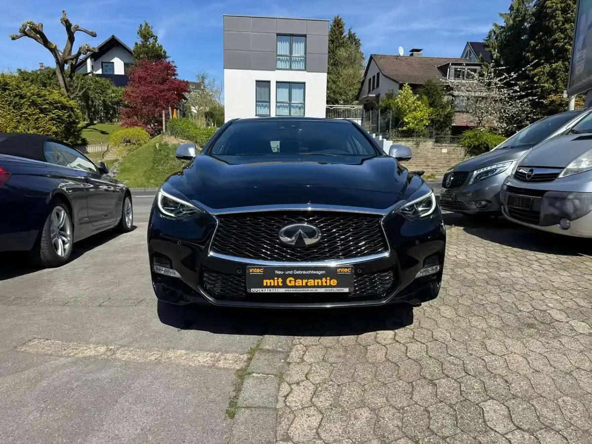 Gebraucht Infiniti Q30 211 PS (155 kW) 2017 Schwarz Kleinwagen