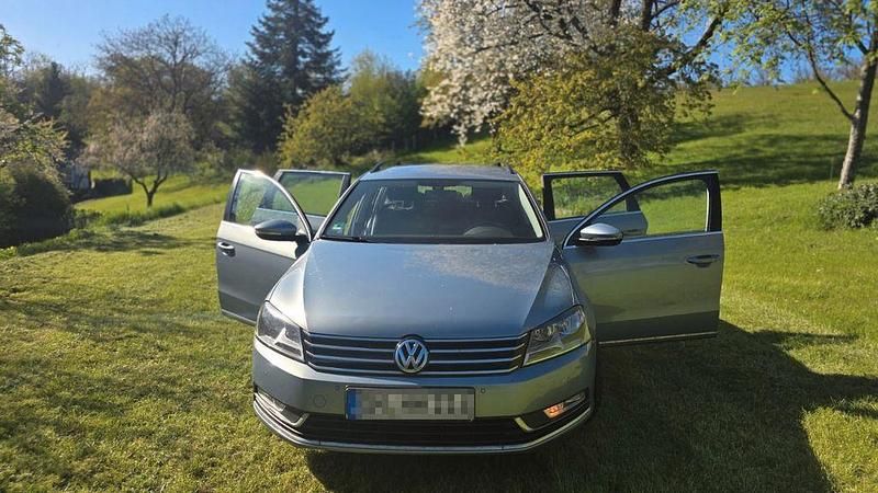 Second-hand VW Passat Edition 140 CP (102 kW) 2013 Albastru Break