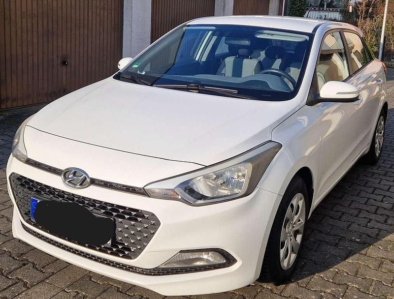 Gebraucht Hyundai i20 Classic 84 PS (61 kW) 2016 Weiß Limousine