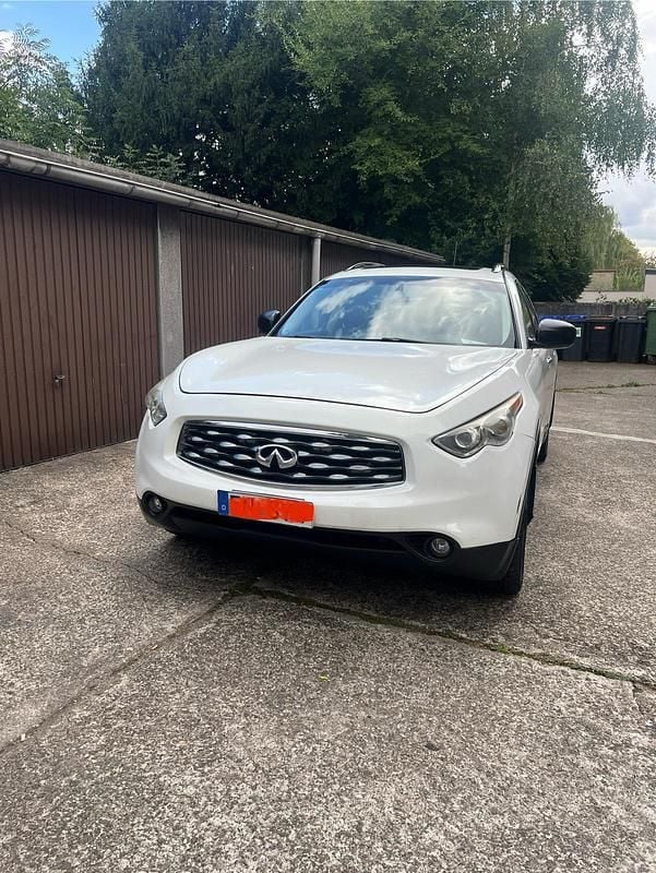 Weiß Gebraucht 2009 Infiniti Fx35 SUV | 7.900 € - Bild 1/4