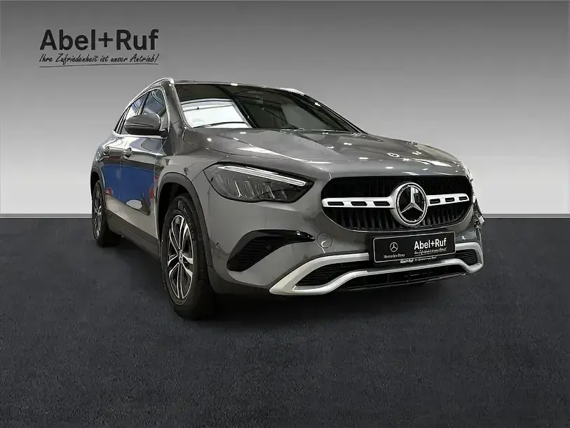 Gebraucht Mercedes GLA200 163 PS (119 kW) 2025 lack mountaingrau SUV