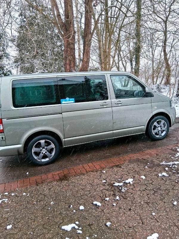 Gebraucht VW Multivan 150 PS (110 kW) 2010 Grün Van / Kleinbus