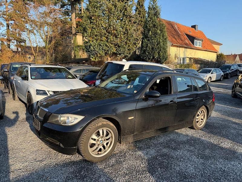 Gebraucht BMW 318 Advantage 129 PS (94 kW) 2007 Schwarz Kombi