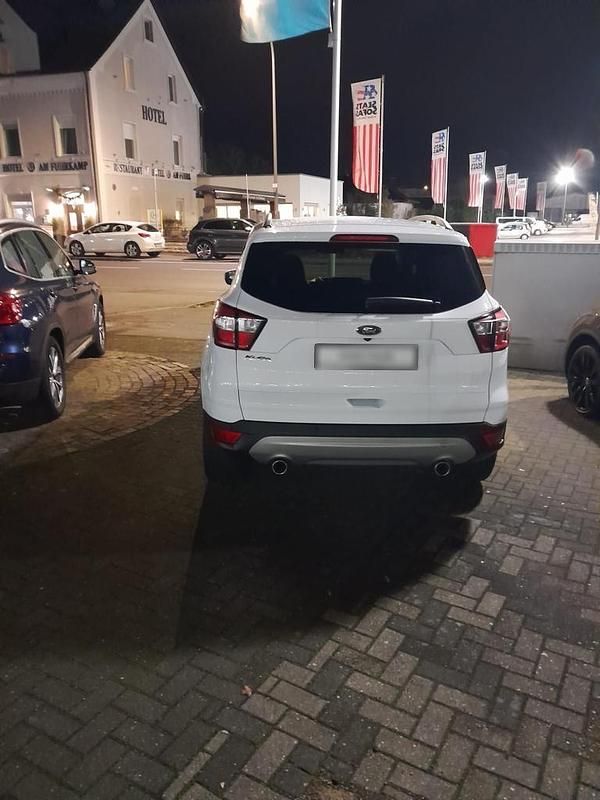 Gebraucht Ford Kuga 150 PS (110 kW) 2019 Weiß SUV