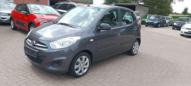 Grau Gebraucht 2011 Hyundai i10 Edition+ Kleinwagen | 2.999 € (Fairer Preis) - Bild 1/4