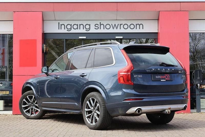 Second-hand Volvo XC90 Momentum 190 CP (139 kW) 2018 Albastru SUV