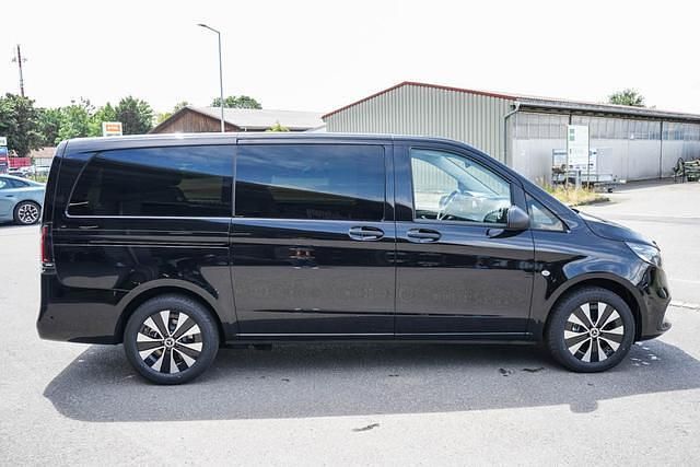 Obsidianschwarz metallic () obsidianschwarz metallic () Neu 2025 Mercedes Vito Van / Kleinbus | 55.934 € - Bild 1/4