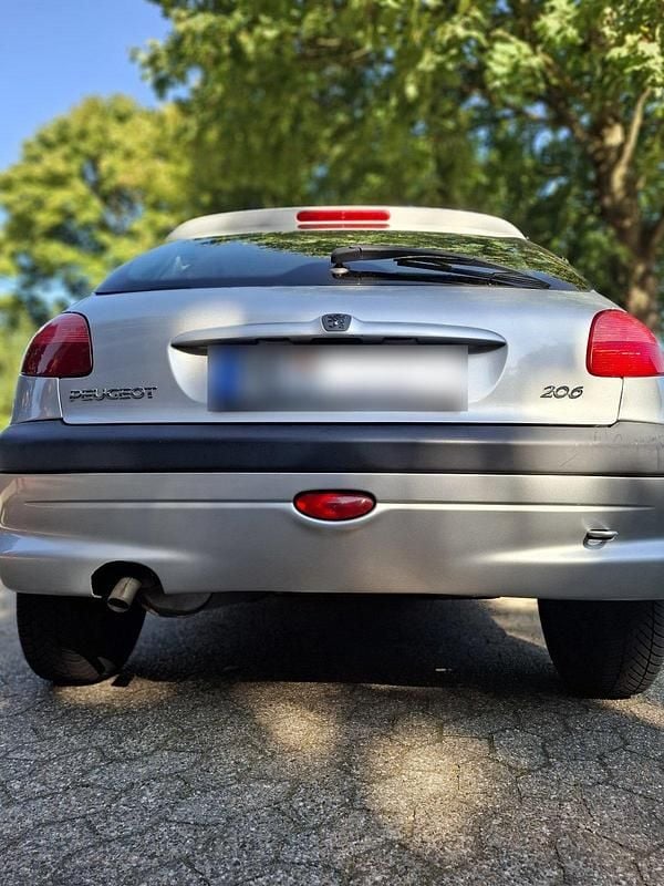 Gebraucht Peugeot 206 75 PS (55 kW) 2004 Silber Kleinwagen