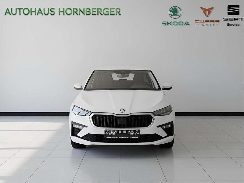 Neu Skoda Scala Essence 116 PS (85 kW) 2025 Candyweiss Kleinwagen
