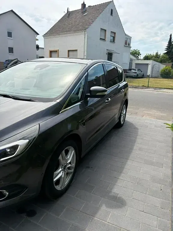 Gebraucht Ford S-MAX Titanium 179 PS (131 kW) 2017 Grau Van / Kleinbus