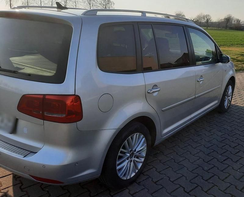 Gebraucht VW Touran Cup 140 PS (102 kW) 2014 Silber Van / Kleinbus