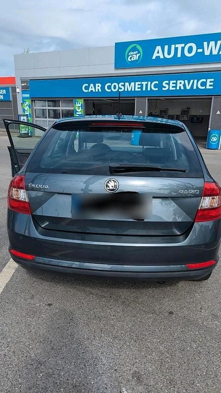 Gebraucht Skoda Rapid 90 PS (66 kW) 2017 Grau Kleinwagen