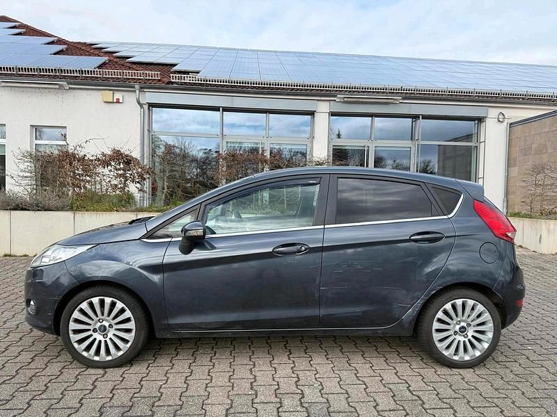 Gebraucht Ford Fiesta 80 PS (58 kW) 2011 Silber Kleinwagen
