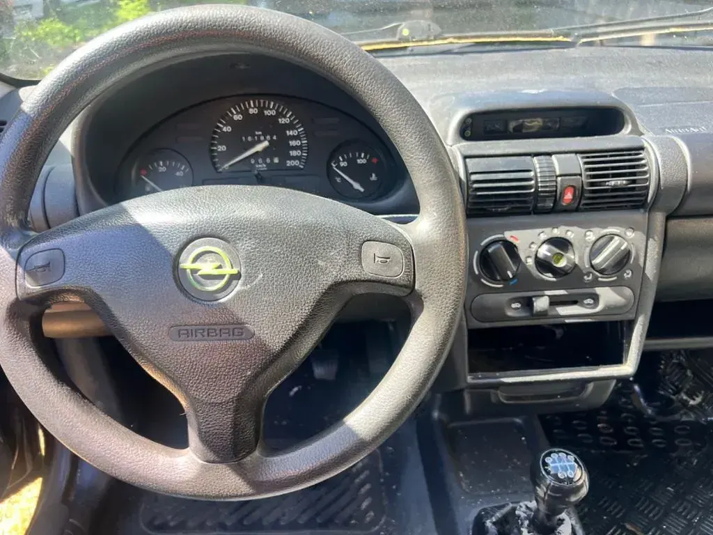 Gebraucht Opel Corsa Edition 54 PS (39 kW) 1999 Silber Limousine