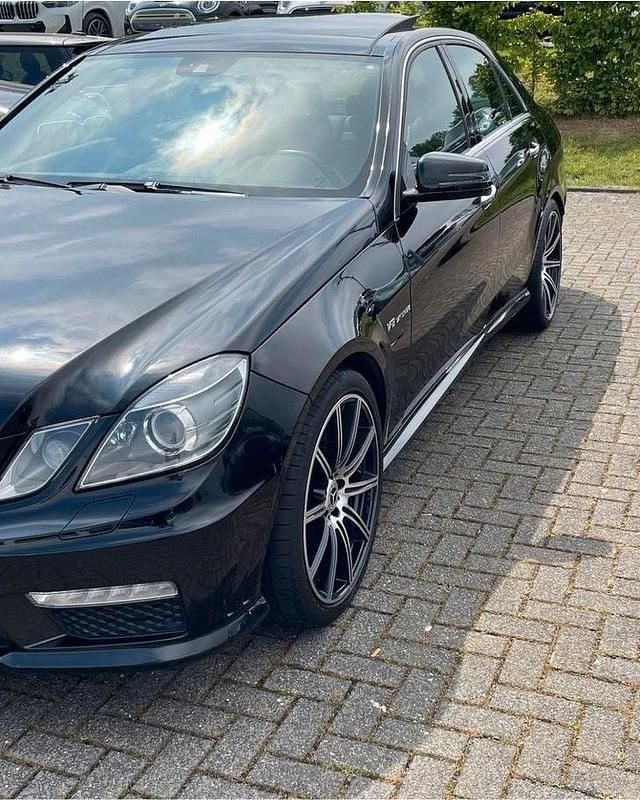 Schwarz Gebraucht 2013 Mercedes E63 AMG AMG Limousine | 34.000 € - Bild 1/4