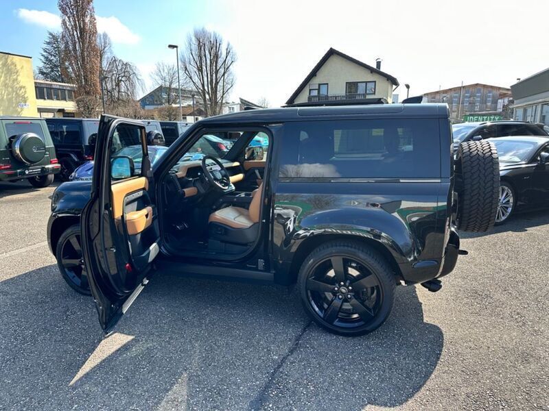 Santorini black Gebraucht 2022 Land Rover Defender Black Edition SUV | 99.000 € (Etwas zu teuer) - Bild 1/4