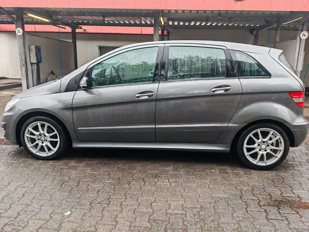 Gebraucht Mercedes B200 140 PS (102 kW) 2010 Grau Van / Kleinbus