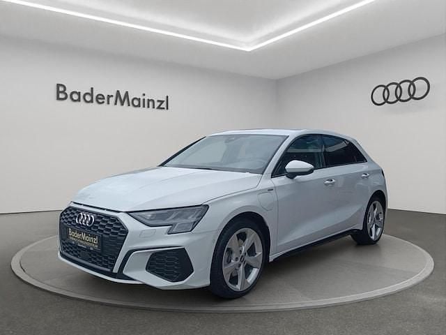 Gletscherweiß metallic Gebraucht 2022 Audi A3 Sportback e-tron S-Line Kleinwagen | 28.880 € (Fairer Preis) - Bild 1/4