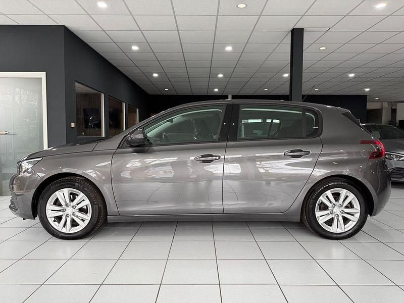 Gebraucht Peugeot 308 Active 131 PS (96 kW) 2021 Grau Limousine