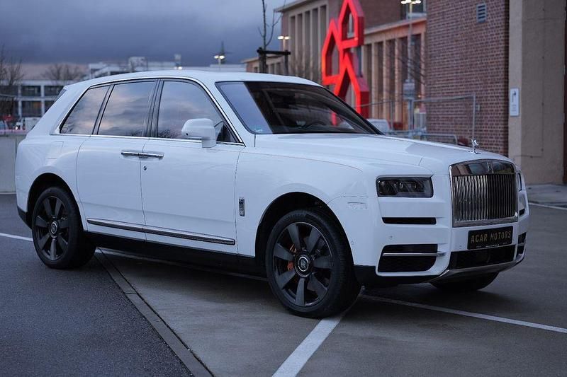 Weiß Gebraucht 2022 Rolls Royce Cullinan SUV | 344.981 € - Bild 1/4
