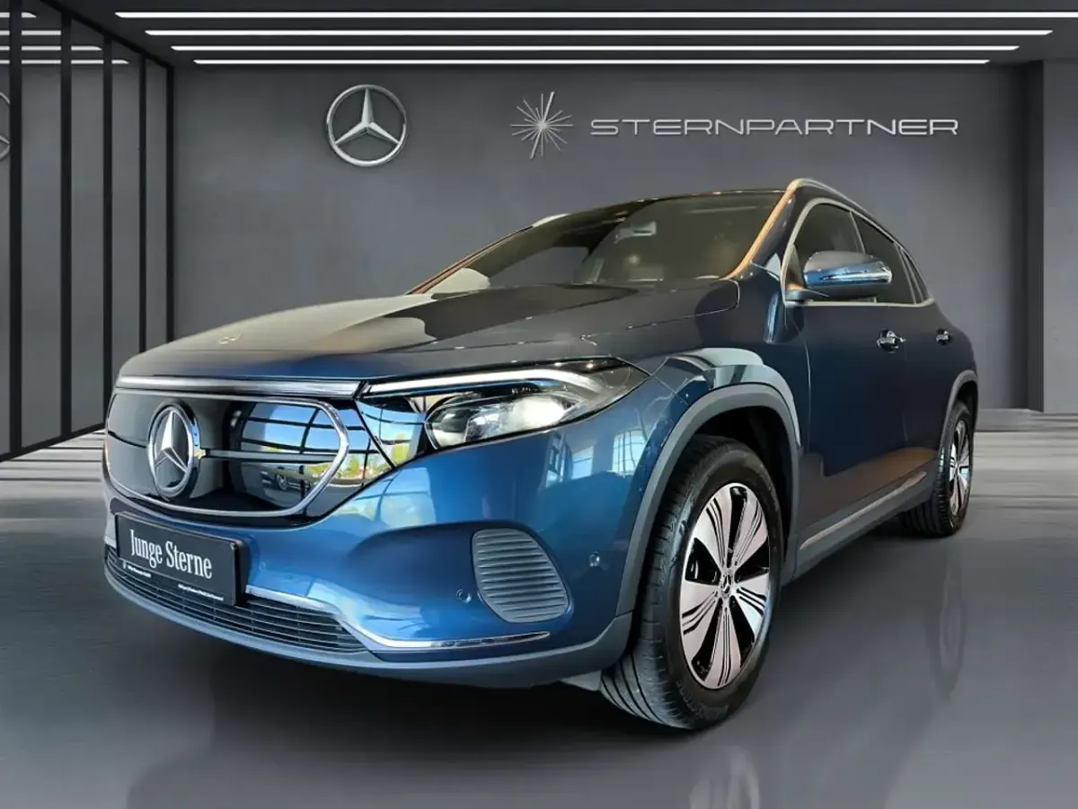 Second-hand Mercedes EQA250 Progressive 139 kW (190 CP) 2023 Albastru SUV
