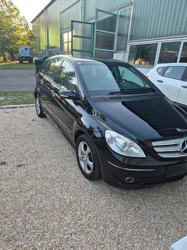 Schwarz Gebraucht 2007 Mercedes B180 Van / Kleinbus | 1.801 € (Superpreis) - Bild 1/4
