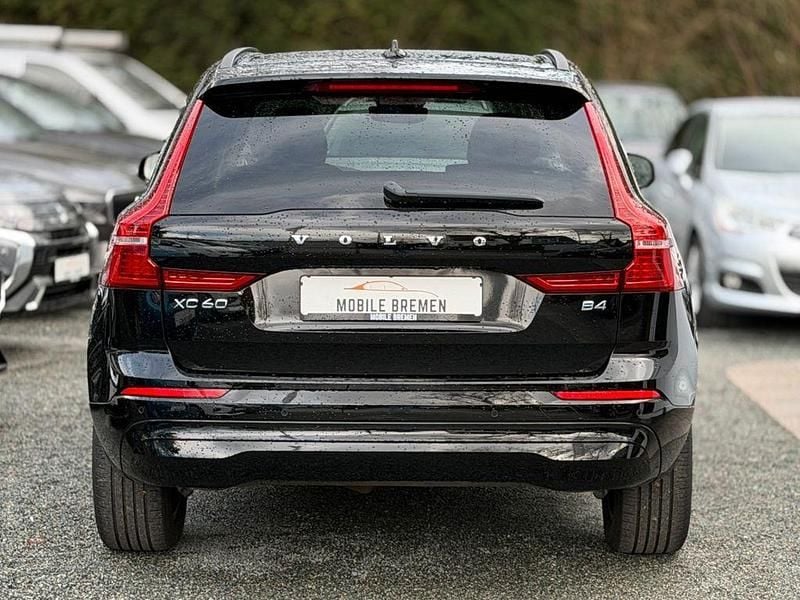 Gebraucht Volvo XC60 Core 197 PS (144 kW) 2023 Black stone SUV